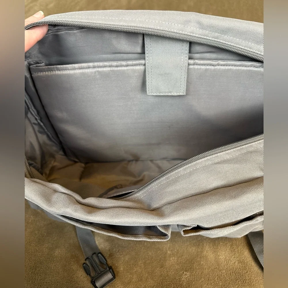 Adidas Laptop Messenger Bag Gray Shoulder Strap Padded Briefcase 329761 JDE002